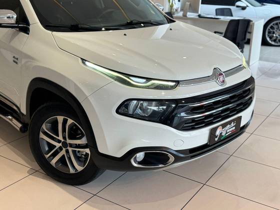 FIAT TORO 2.0 16V TURBO DIESEL VOLCANO 4WD AT9
